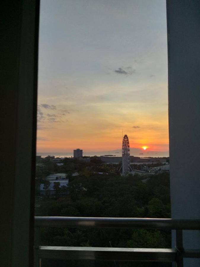 De Luxe, Standard And Studio Suites -The Breeze Residences-Close To Airport,Mall Of Asia, Us Embassy Манила Екстериор снимка