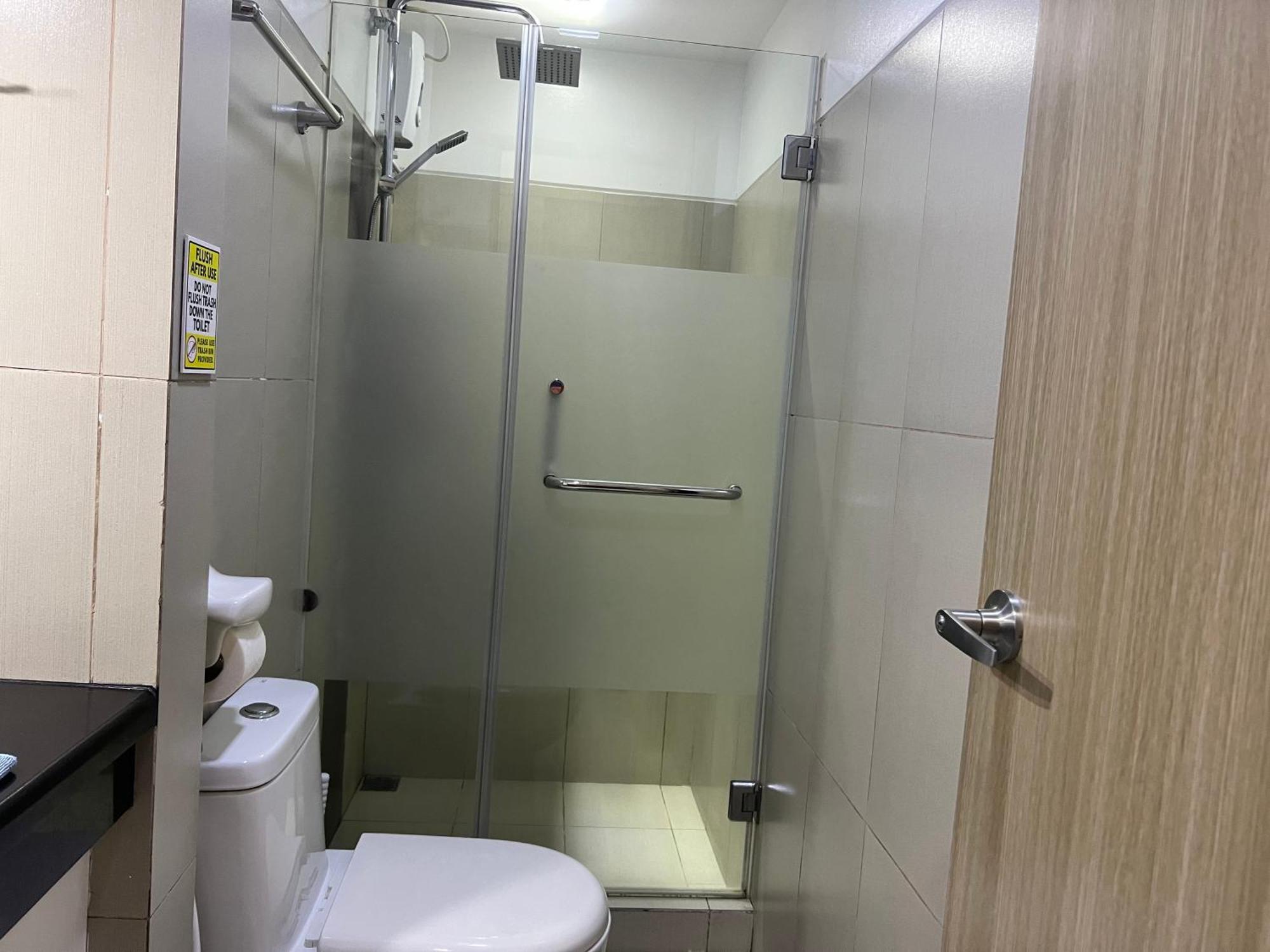 De Luxe, Standard And Studio Suites -The Breeze Residences-Close To Airport,Mall Of Asia, Us Embassy Манила Екстериор снимка