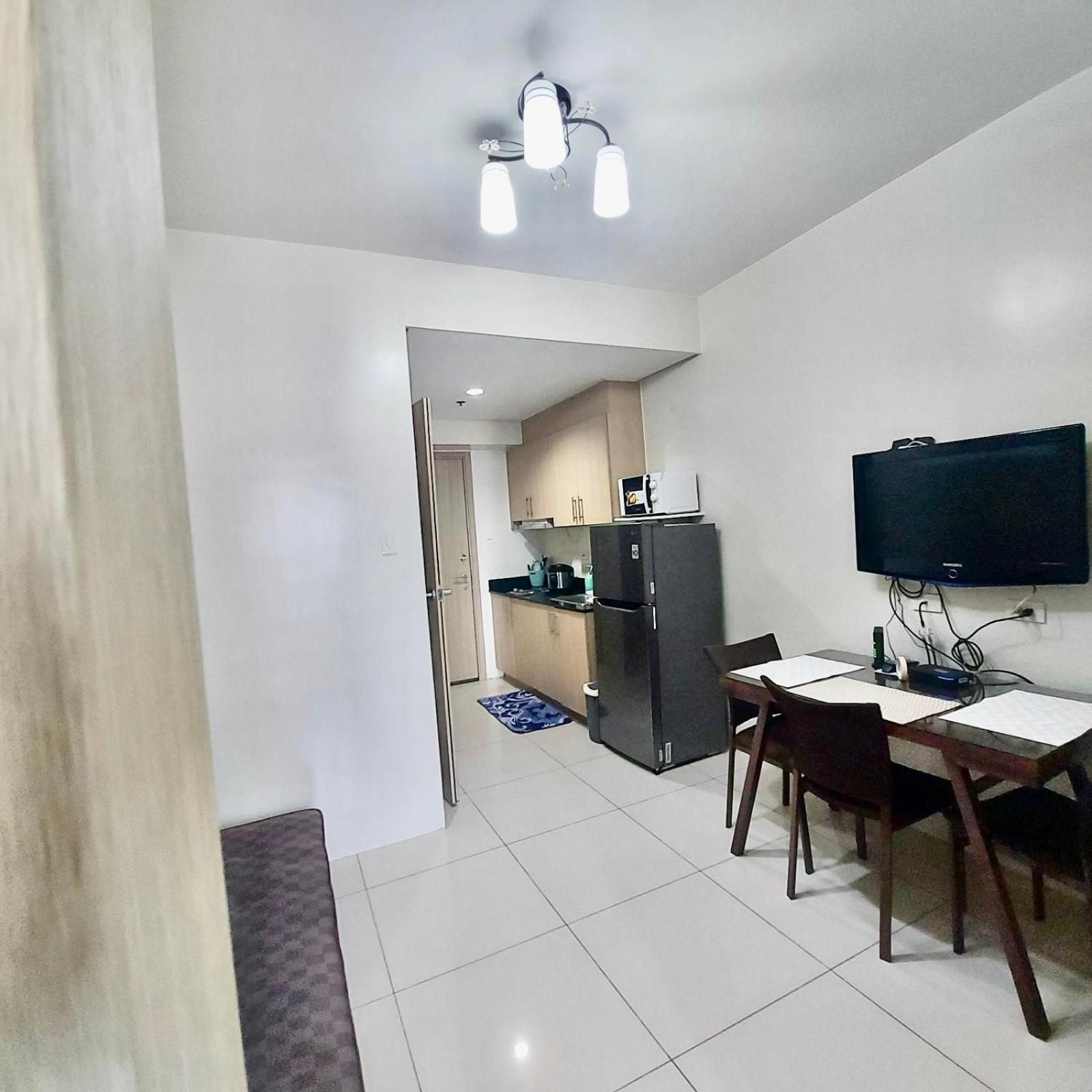 De Luxe, Standard And Studio Suites -The Breeze Residences-Close To Airport,Mall Of Asia, Us Embassy Манила Екстериор снимка