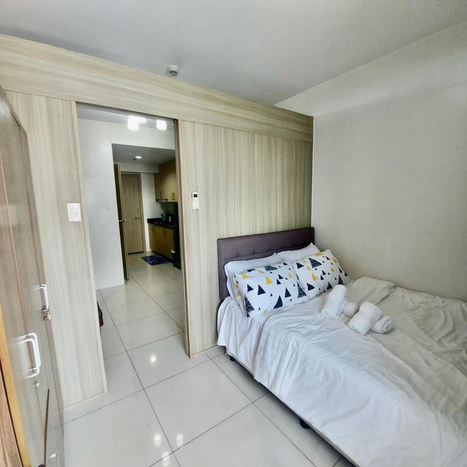 De Luxe, Standard And Studio Suites -The Breeze Residences-Close To Airport,Mall Of Asia, Us Embassy Манила Екстериор снимка