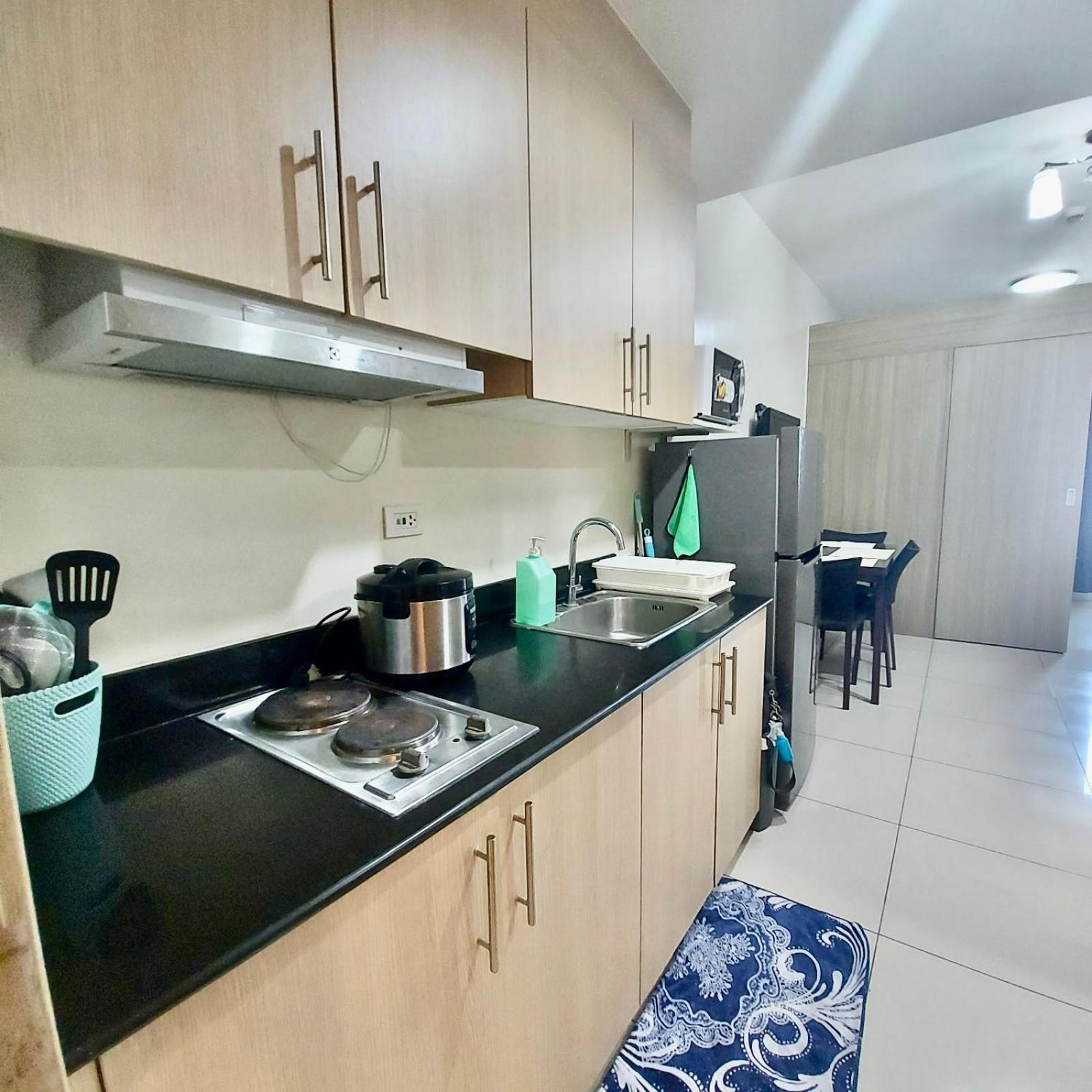 De Luxe, Standard And Studio Suites -The Breeze Residences-Close To Airport,Mall Of Asia, Us Embassy Манила Екстериор снимка